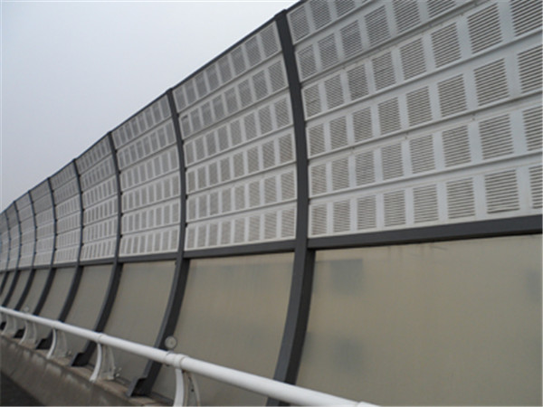 高速公路隔音板，到底能擋多少噪音？